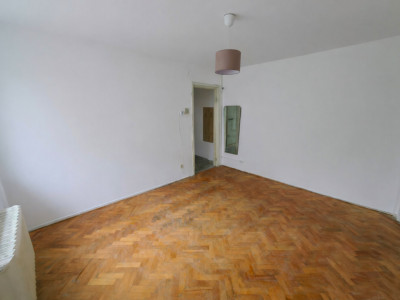 Apartament 3 camere | Etaj intermediar| 40mpu | P-ța Hermes Gheorgheni