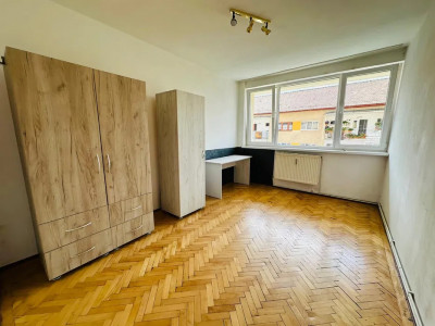 Apartament 3 camere | Etaj intermediar | 60mpu | Zona Onisifor Ghibu 